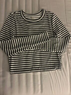 Viral sold out - No Boundaries Black and White Striped Long Sleeve Tee